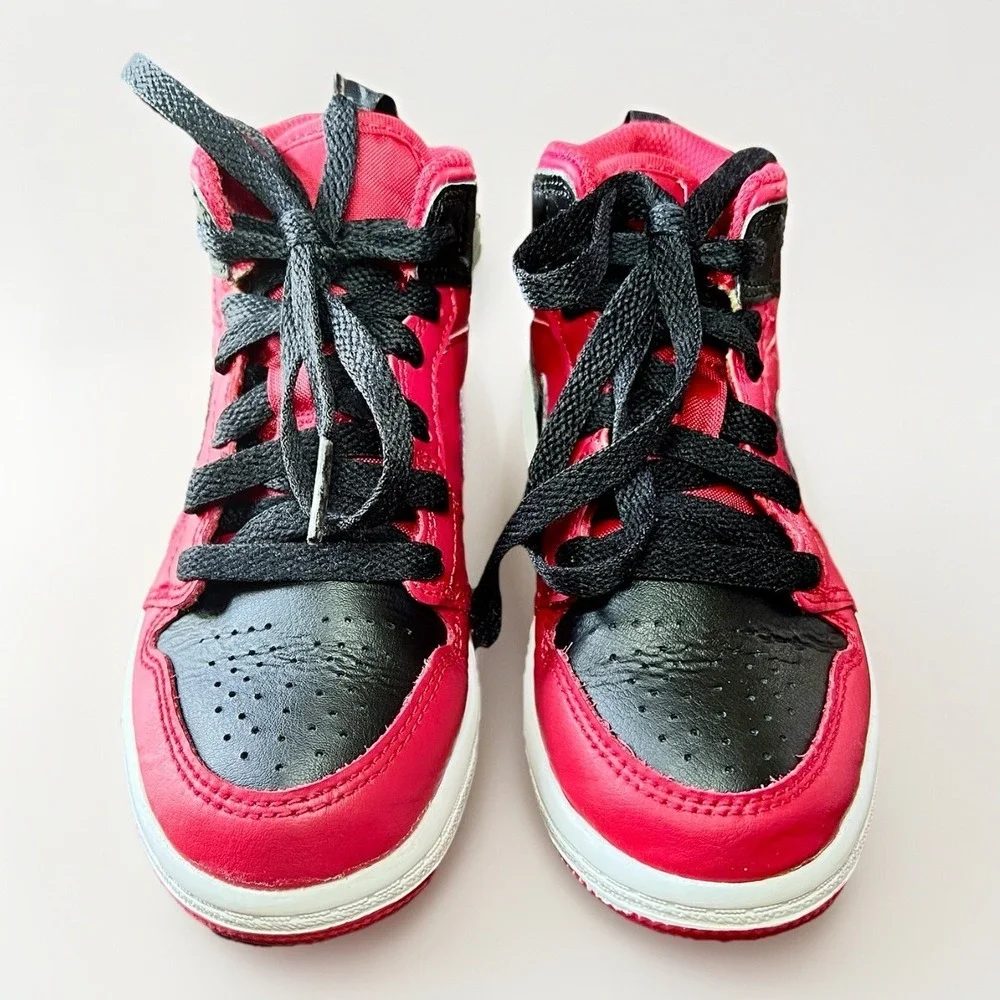 Nike Air Jordan 1 Mid Red Black Reverse Bred Kids Size 11C 640734-660 - Picture 2 of 9
